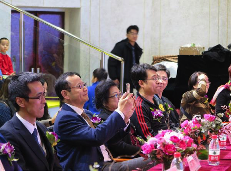 音乐之声暖寒冬 俄罗斯专享会乐器捐赠爱心行动走进中国儿童中心艺术宫