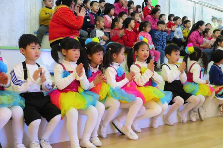 音乐之声暖寒冬 俄罗斯专享会乐器捐赠爱心行动走进中国儿童中心艺术宫