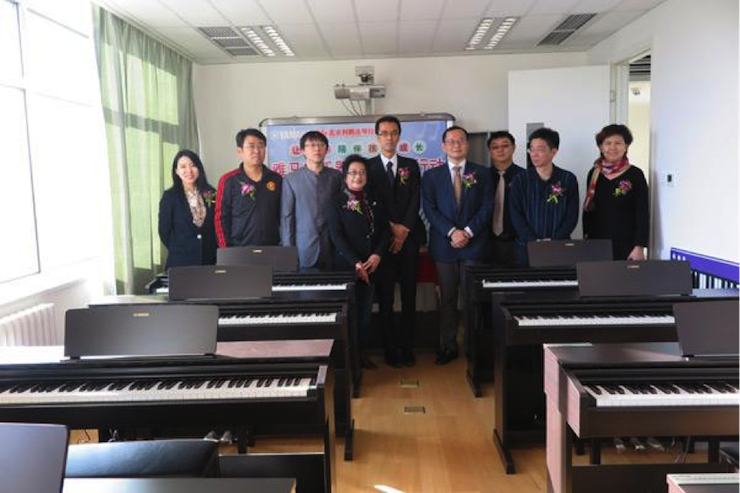 音乐之声暖寒冬 俄罗斯专享会乐器捐赠爱心行动走进中国儿童中心艺术宫
